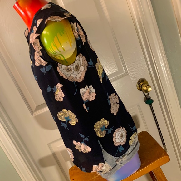 LOFT Floral Blouse Top - Picture 3 of 11